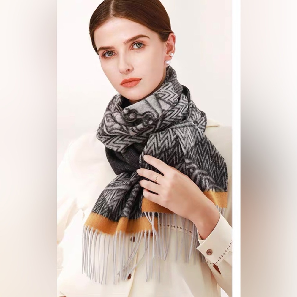 Lambing wool scraf
